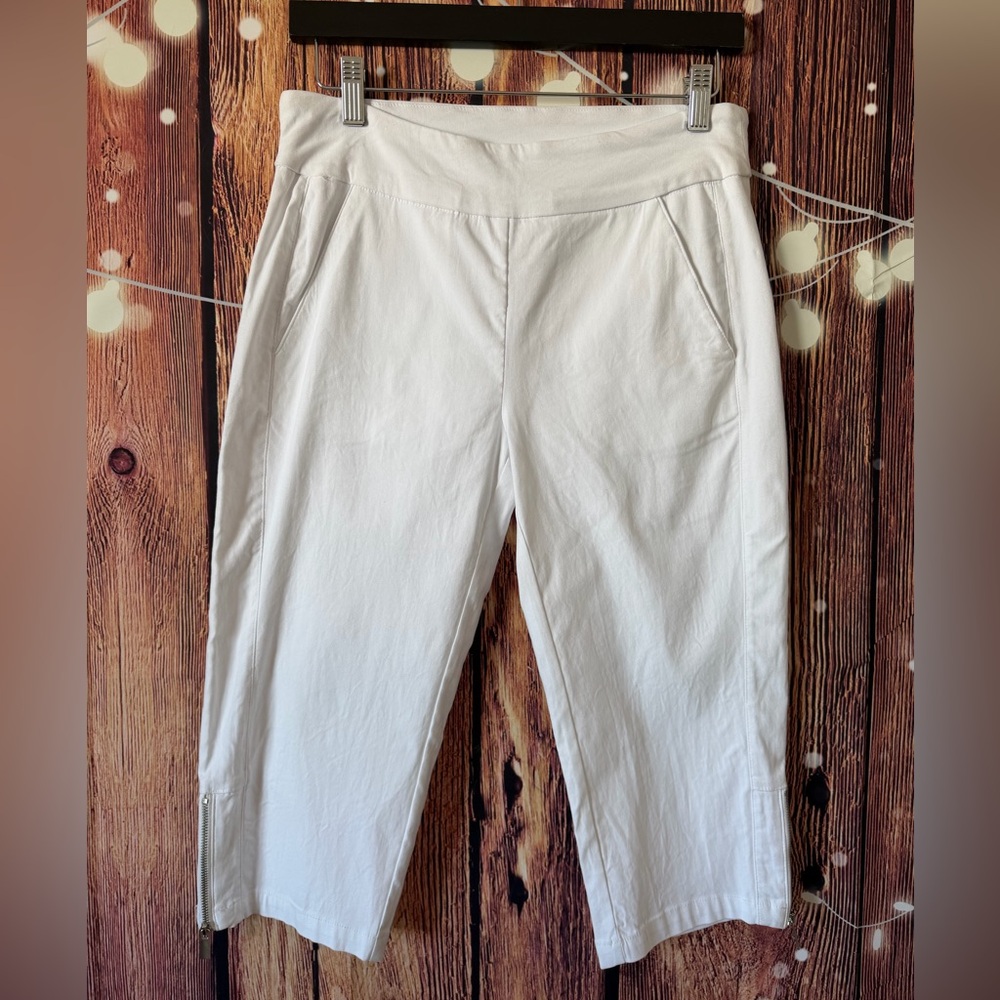 Tribal Stretch Capris with Zipper Detail NWOT
